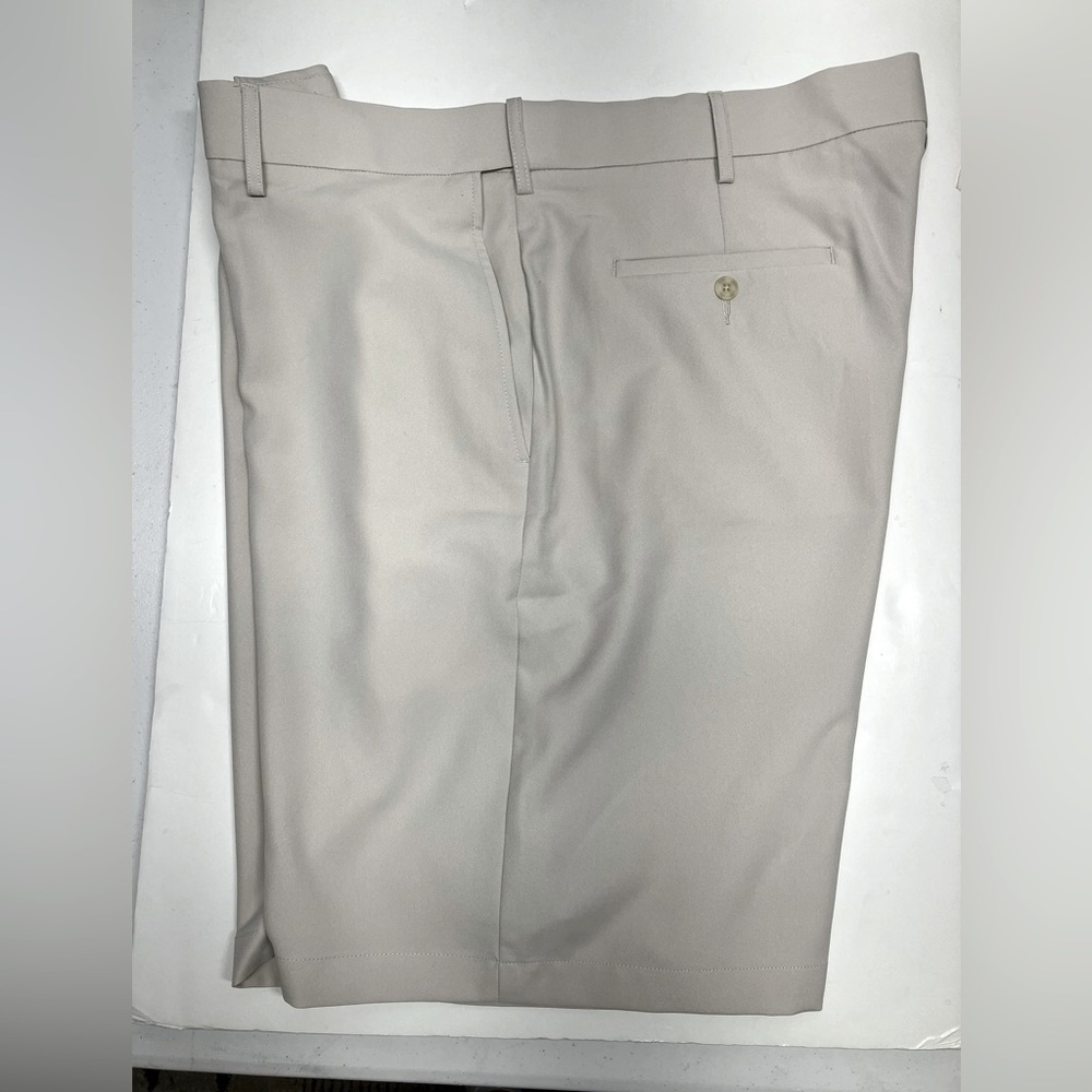 PGA Tour Men’s Golf Shorts, Size 42, Ecru/Cream ⛳️🏌️